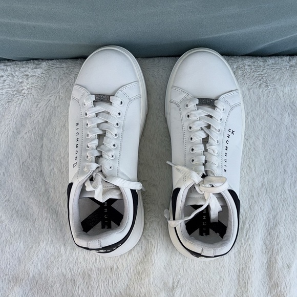 EUC John Richmond Logo Stamp Sneakers EU 41 White Black Mens Casual Leather Lux - Picture 5 of 9